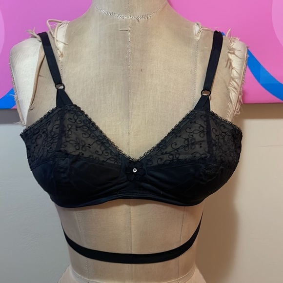 Charmfit's Black Lace Push Up Pads Bra 32B 1956 - Picture 2 of 15